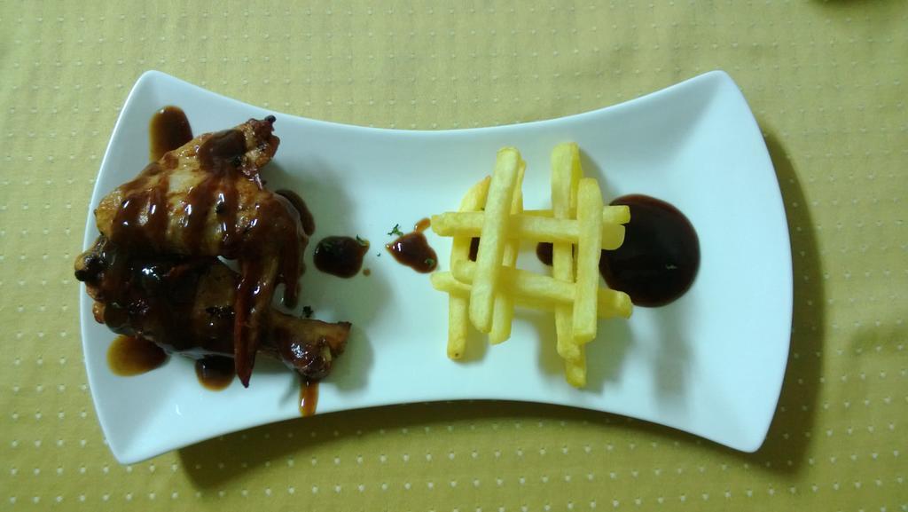The Red Hut Inn เบลีซซิตี้ ภายนอก รูปภาพ