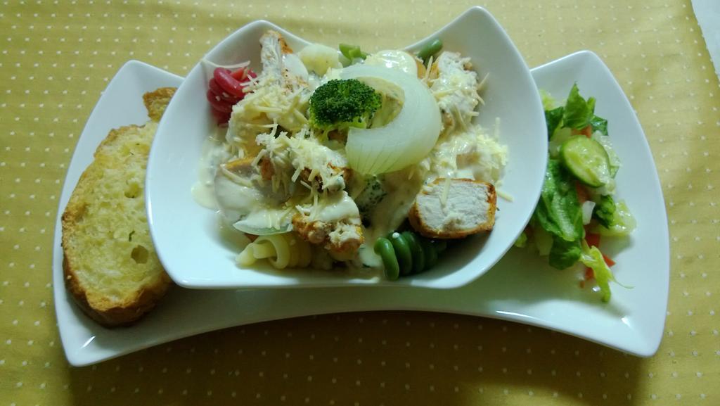The Red Hut Inn เบลีซซิตี้ ภายนอก รูปภาพ
